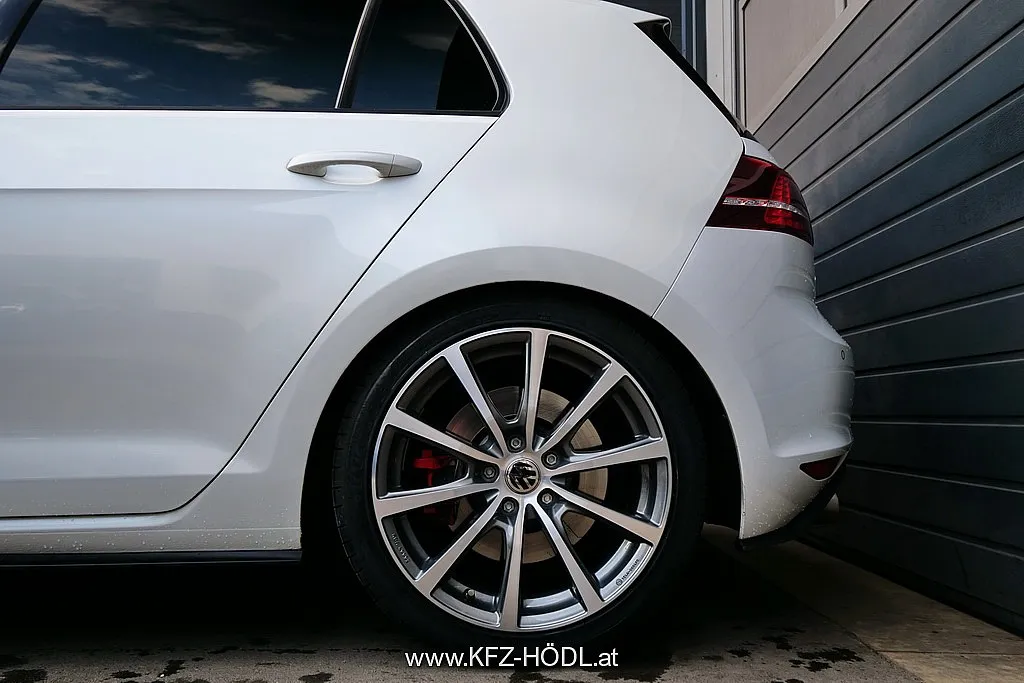 Volkswagen Golf GTI 2,0 TSI Performance Image 8