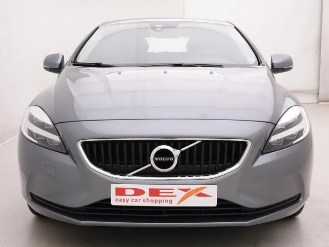 Volvo V40 2.0 D2 120 Momentum + GPS + LED Lights Image 2