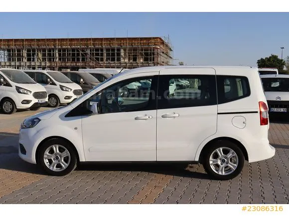 Ford Tourneo Courier 1.5 TDCi Delux Image 2